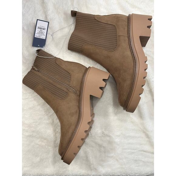 Universal Thread Women's Kyrie Chelsea Boots Size 11 Wide Tan Chunky Ankle Sock - Picture 4 of 13